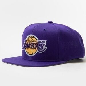 NWT. MITCHELL & NESS LA Lakers Snapback Hat